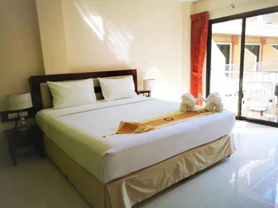 Camera matrimoniale Standard con balcone — Seven Seas Hotel Patong Beach